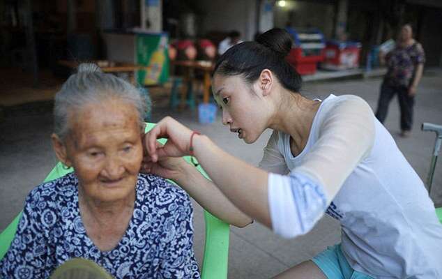 Caring Granddaughter Takes Grandma, 88, To Work Every Day