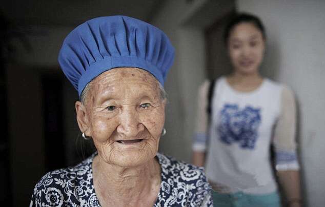 Caring Granddaughter Takes Grandma, 88, To Work Every Day