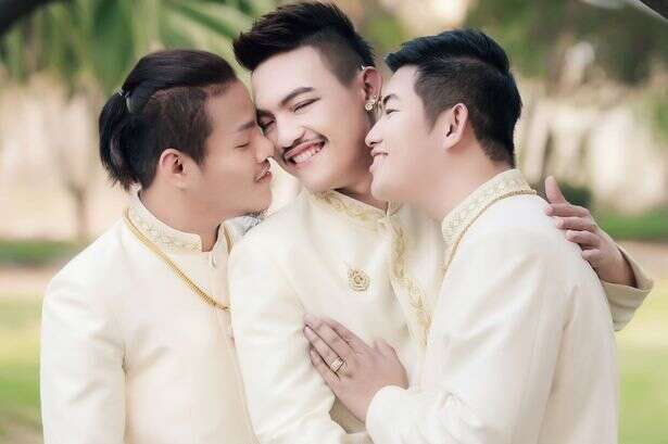 Tres homens se casam na Tailandia no primeiro casamento gay do  photo