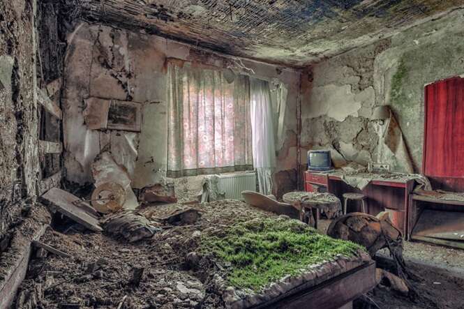 abandoned decay bedroom in a hotel