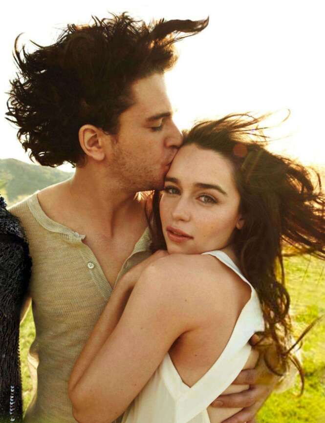 Esta sessão de fotos de Emilia Clarke e Kit Harington está se tornando viral, e todos sabemos o que isso significa