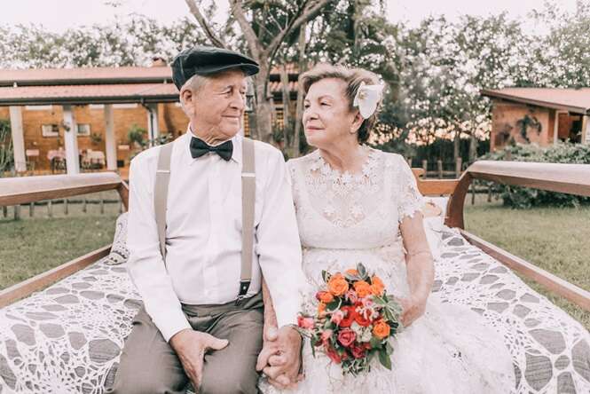 Casal que não tinha fotos do dia do casamento faz ensaio fotográfico seis décadas depois