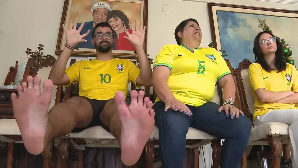 Família de 6 dedos acredita que completará mão com o Hexa na Copa do Mundo